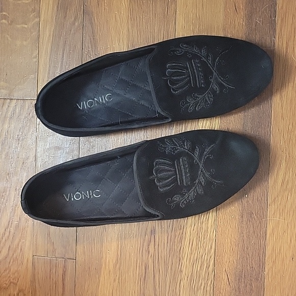 Vionic Black Suede Embroidered Slip On Smoking Loafer-Size 8.5 - Picture 1 of 13